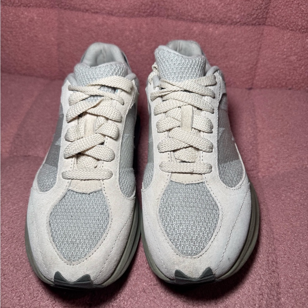 8 in women’s . New Balance Gray and White Sneakers runners - Picture 2 of 6